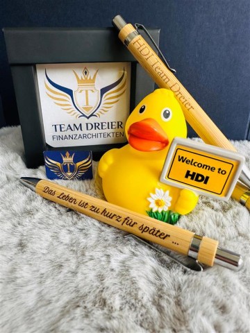 Ente mit Werbegeschenken