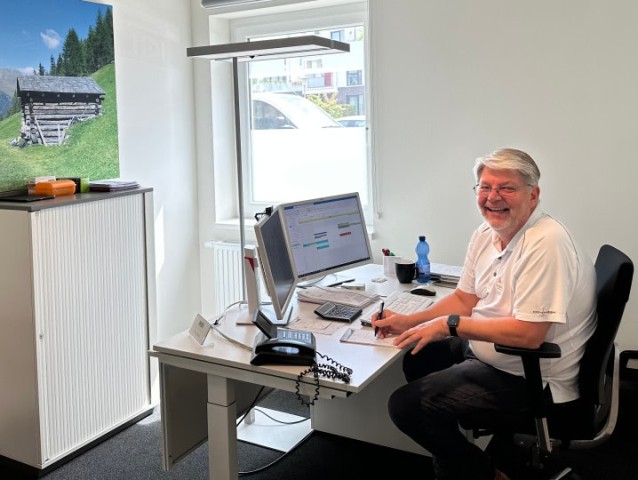 Knut Balzer am Schreibtisch