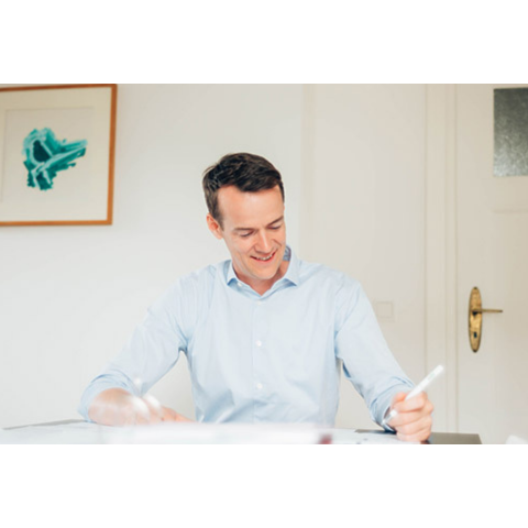 Reusch am Schreibtisch