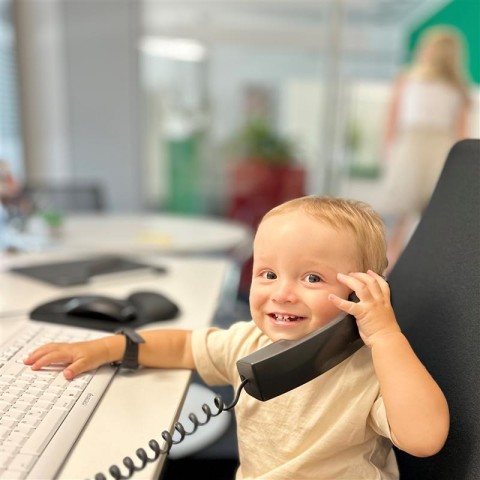 Sohn von Franco Ferrazzo am Telefon