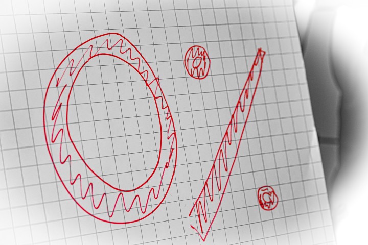 Bild von kariertem Blatt Papier. Darauf steht mit rotem Filzstift gemalt: 0%