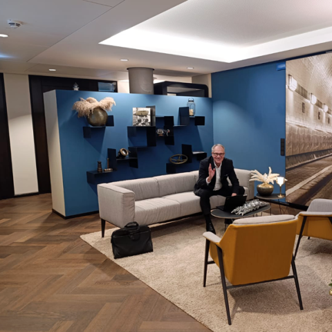 Rainer Ernst im Buero