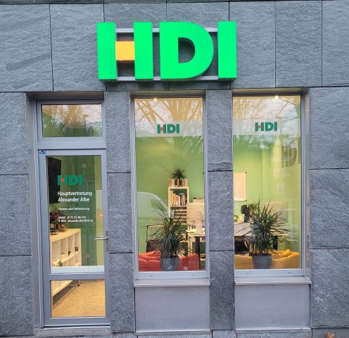 Agentur von außen mit dem HDI Logo