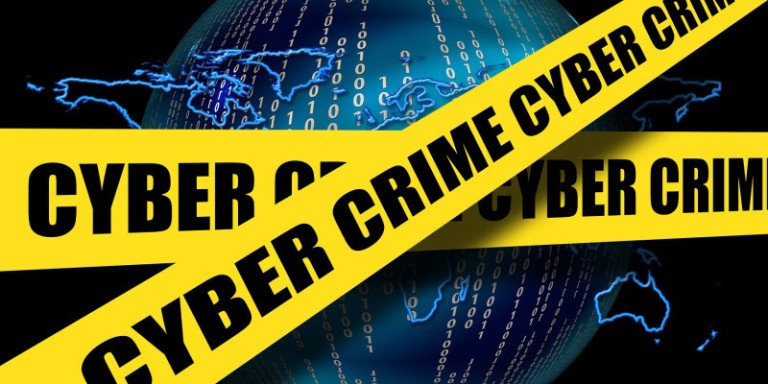 Cyberschutz, digitale wWeltkugel mit einem gelben Band auf dem Caber Crime steht