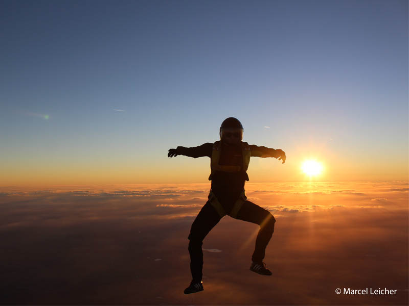 Skydiver bei Sonnenuntergang.
