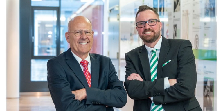 Jan Reitz und sein Mitarbeiter bei der Arbeit