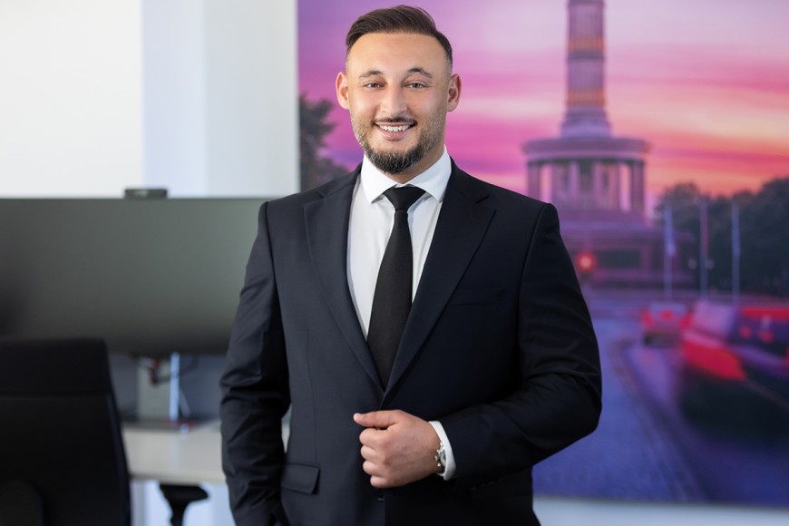 Agenturinhaber Hüseyin Sapmaz