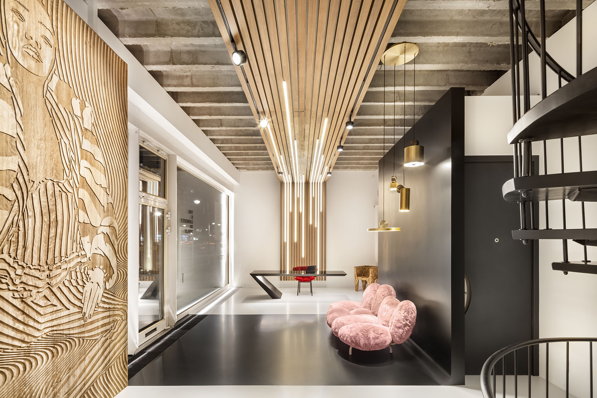 Budapester Salon Innen rosa Stuhl aus Plüsch