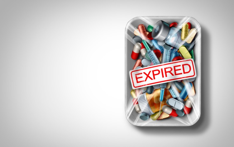 MedLetter Visualisierung von Tabletten in einer Blechdose mit tranparentem Deckel und einem Aufkleber, auf  dem "expired" steht
